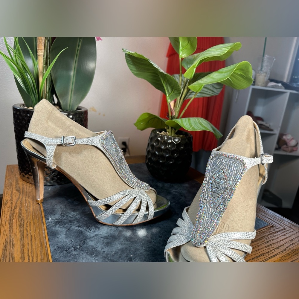 Antonio Melani silver diamond leather high heels size 10